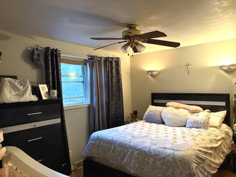 Tiny photo for 210 Linn Court #D, North Aurora, IL 60542 (MLS # 12589084)