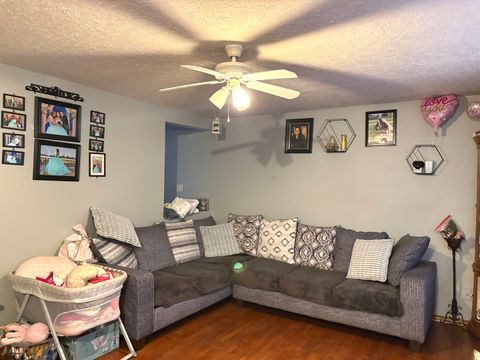 Tiny photo for 210 Linn Court #D, North Aurora, IL 60542 (MLS # 12589084)