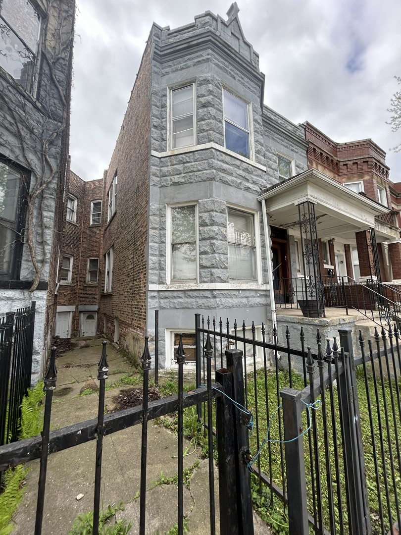 4421 W Adams Street