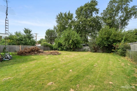 Tiny photo for 323 Kingswood Drive, North Aurora, IL 60542 (MLS # 12754645)
