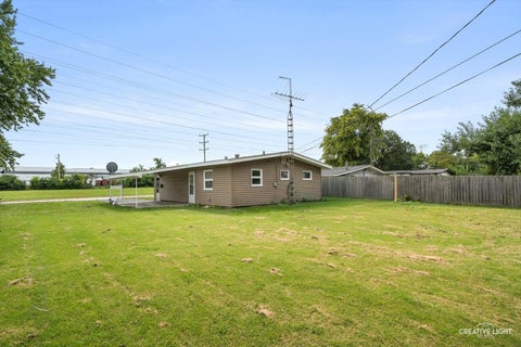 Tiny photo for 323 Kingswood Drive, North Aurora, IL 60542 (MLS # 12754645)