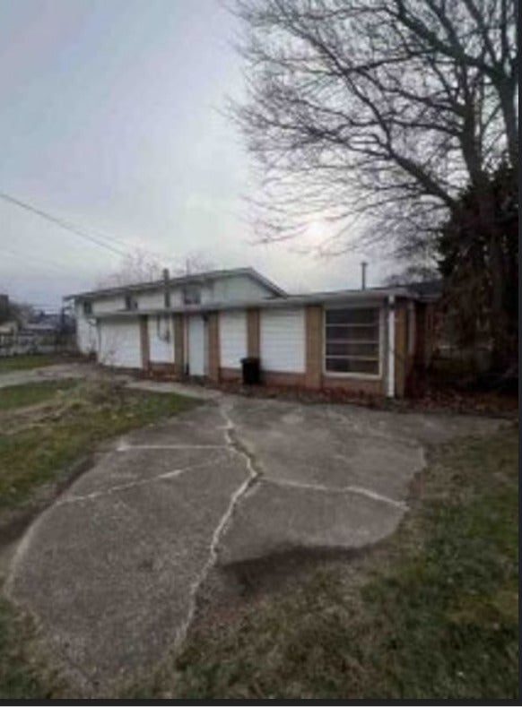 775 Greenbay Avenue