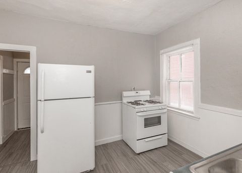 Tiny photo for 2708 7th Avenue, Rock Island, IL 61201 (MLS # 100000503)