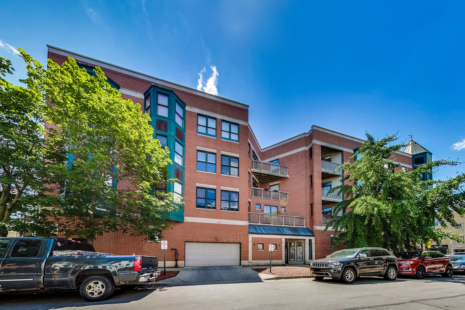 845 W ALTGELD Street 4D