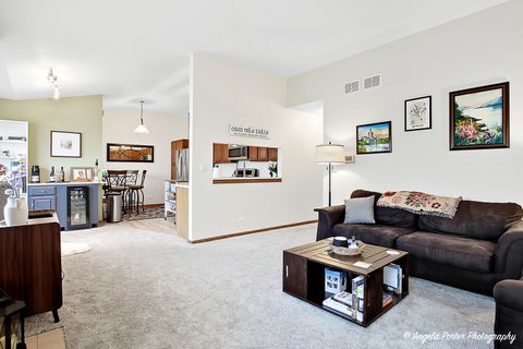 Tiny photo for 911 Ann Arbor Lane #25-3, Vernon Hills, IL 60061 (MLS # 12491518)