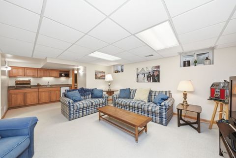 Tiny photo for 500 Buckingham Place, Downers Grove, IL 60516 (MLS # 12590570)