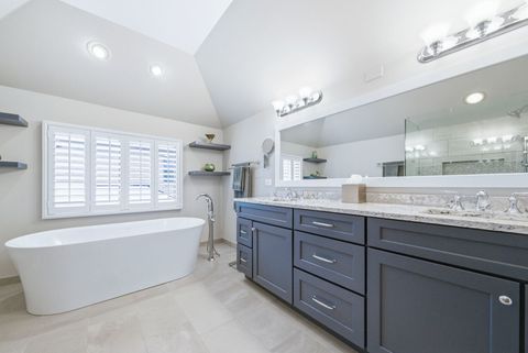 Tiny photo for 500 Buckingham Place, Downers Grove, IL 60516 (MLS # 12590570)