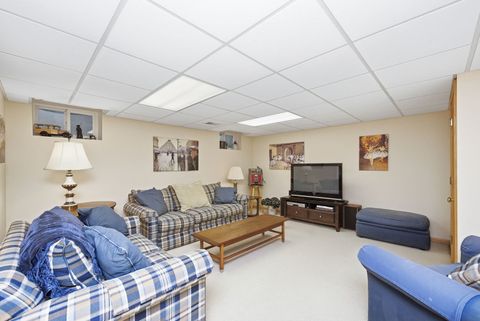 Tiny photo for 500 Buckingham Place, Downers Grove, IL 60516 (MLS # 12590570)