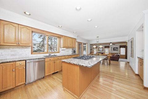 Tiny photo for 500 Buckingham Place, Downers Grove, IL 60516 (MLS # 12590570)