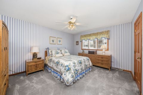 Tiny photo for 500 Buckingham Place, Downers Grove, IL 60516 (MLS # 12590570)