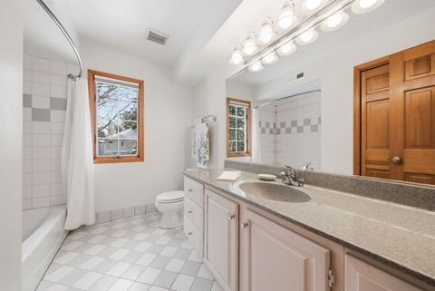 Tiny photo for 500 Buckingham Place, Downers Grove, IL 60516 (MLS # 12590570)