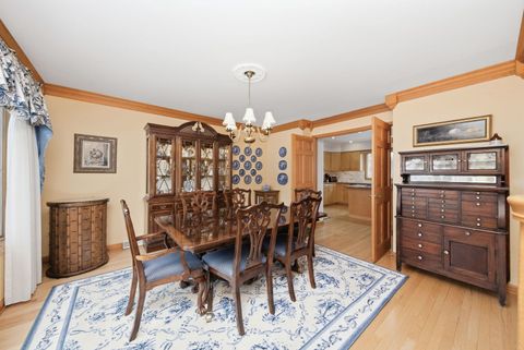Tiny photo for 500 Buckingham Place, Downers Grove, IL 60516 (MLS # 12590570)