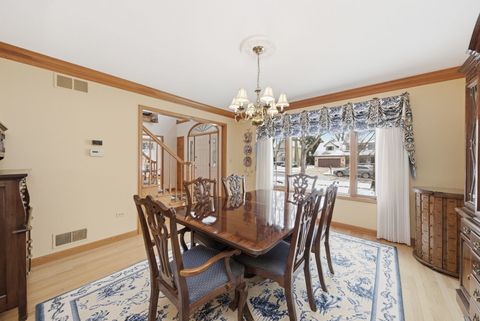 Tiny photo for 500 Buckingham Place, Downers Grove, IL 60516 (MLS # 12590570)