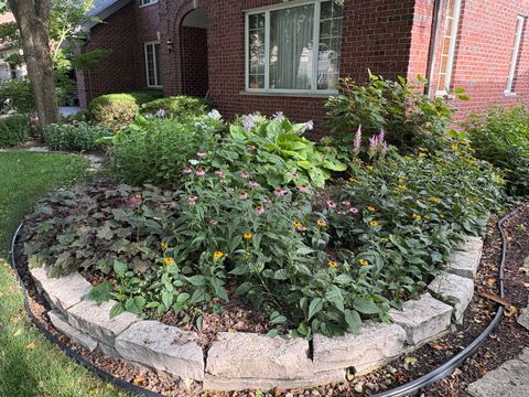 Tiny photo for 500 Buckingham Place, Downers Grove, IL 60516 (MLS # 12590570)