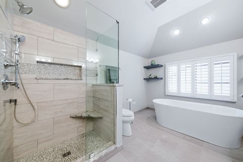 Tiny photo for 500 Buckingham Place, Downers Grove, IL 60516 (MLS # 12590570)