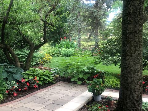 Tiny photo for 500 Buckingham Place, Downers Grove, IL 60516 (MLS # 12590570)