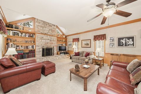 Tiny photo for 500 Buckingham Place, Downers Grove, IL 60516 (MLS # 12590570)