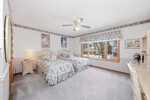 Tiny photo for 500 Buckingham Place, Downers Grove, IL 60516 (MLS # 12590570)