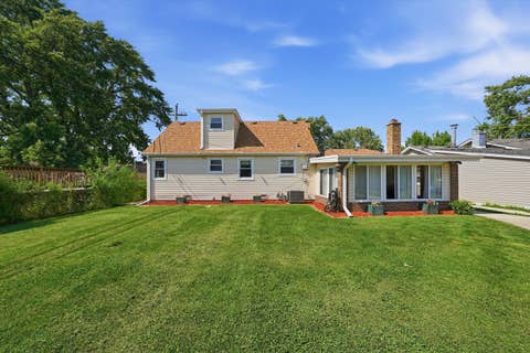 Tiny photo for 6743 106th Place, Chicago Ridge, IL 60415 (MLS # 12707999)