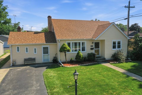 Tiny photo for 6743 106th Place, Chicago Ridge, IL 60415 (MLS # 12707999)