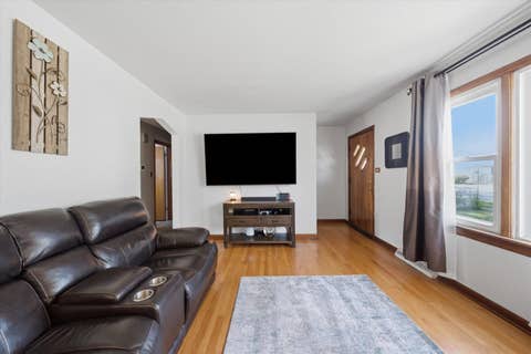 Tiny photo for 6743 106th Place, Chicago Ridge, IL 60415 (MLS # 12707999)