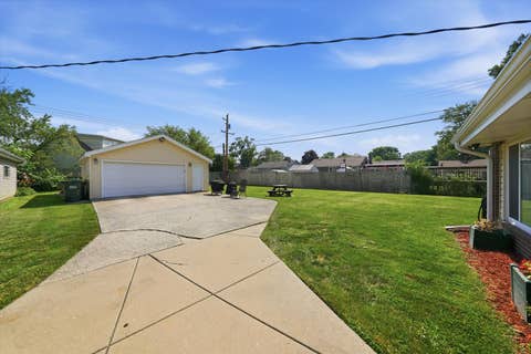 Tiny photo for 6743 106th Place, Chicago Ridge, IL 60415 (MLS # 12707999)