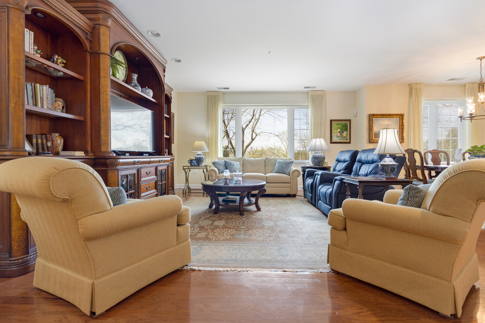 2640 Summit Drive 202