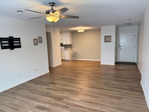 Tiny photo for 450 W Downer Place #4C, Aurora, IL 60506 (MLS # 12426002)