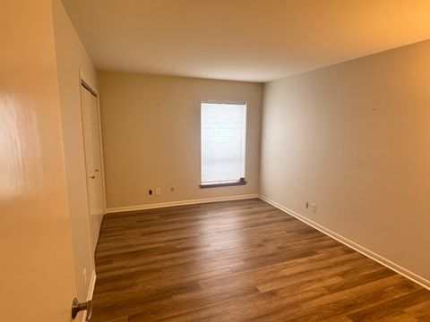Tiny photo for 450 W Downer Place #4C, Aurora, IL 60506 (MLS # 12426002)