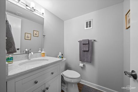 Tiny photo for 450 W Downer Place #4C, Aurora, IL 60506 (MLS # 12426002)