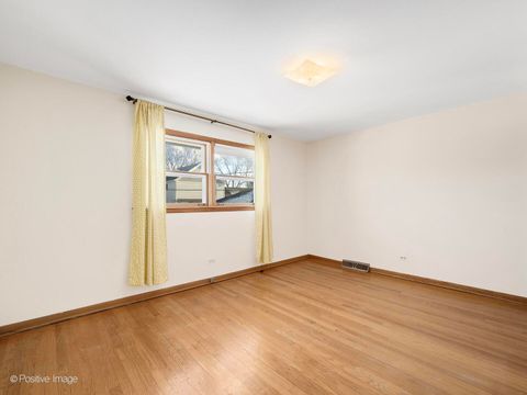 Tiny photo for 5311 S Ashland Avenue, Countryside, IL 60525 (MLS # 12551425)