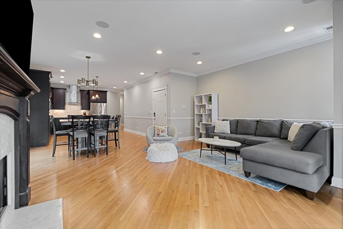 723 W Diversey Parkway 3E