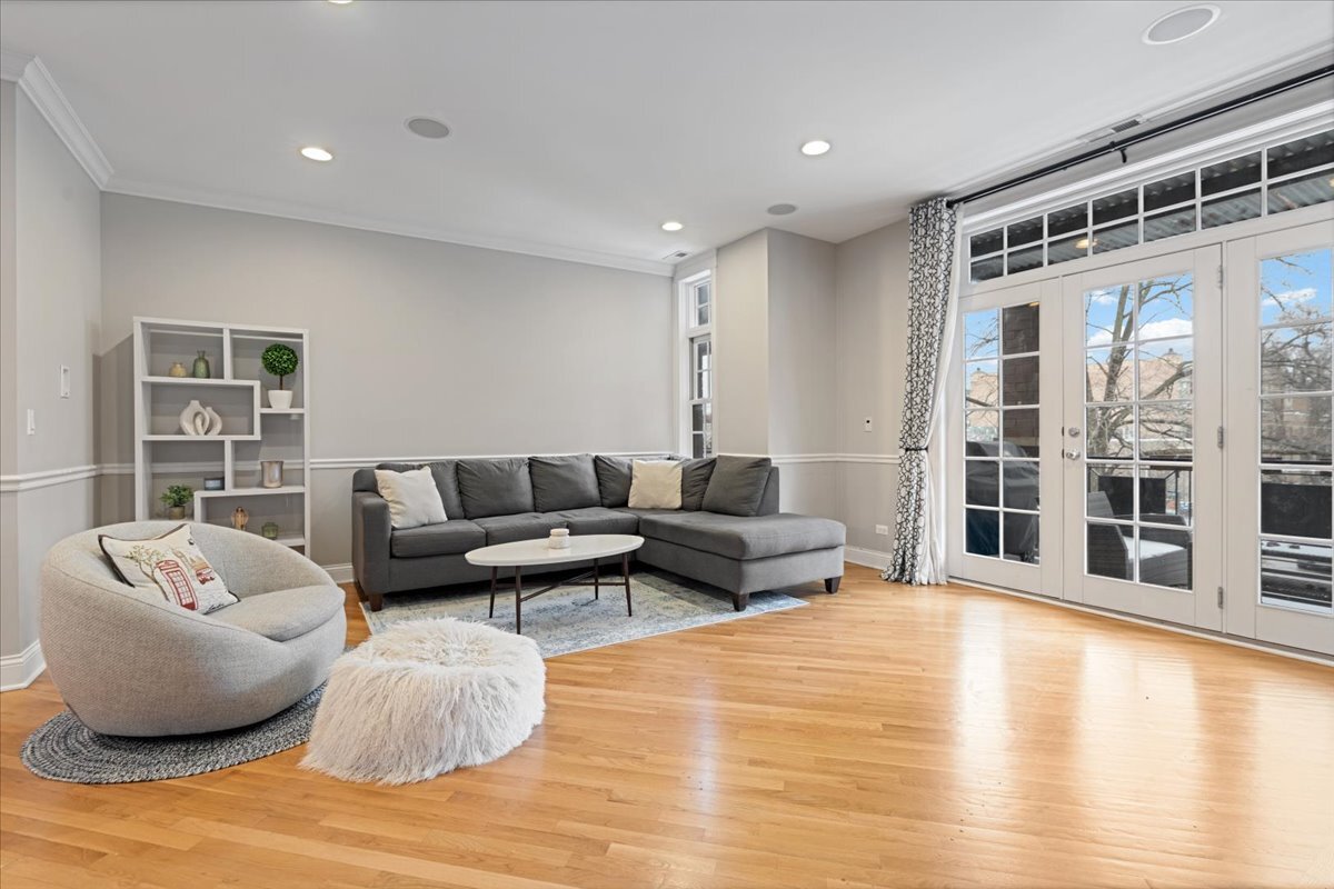 723 W Diversey Parkway 3E