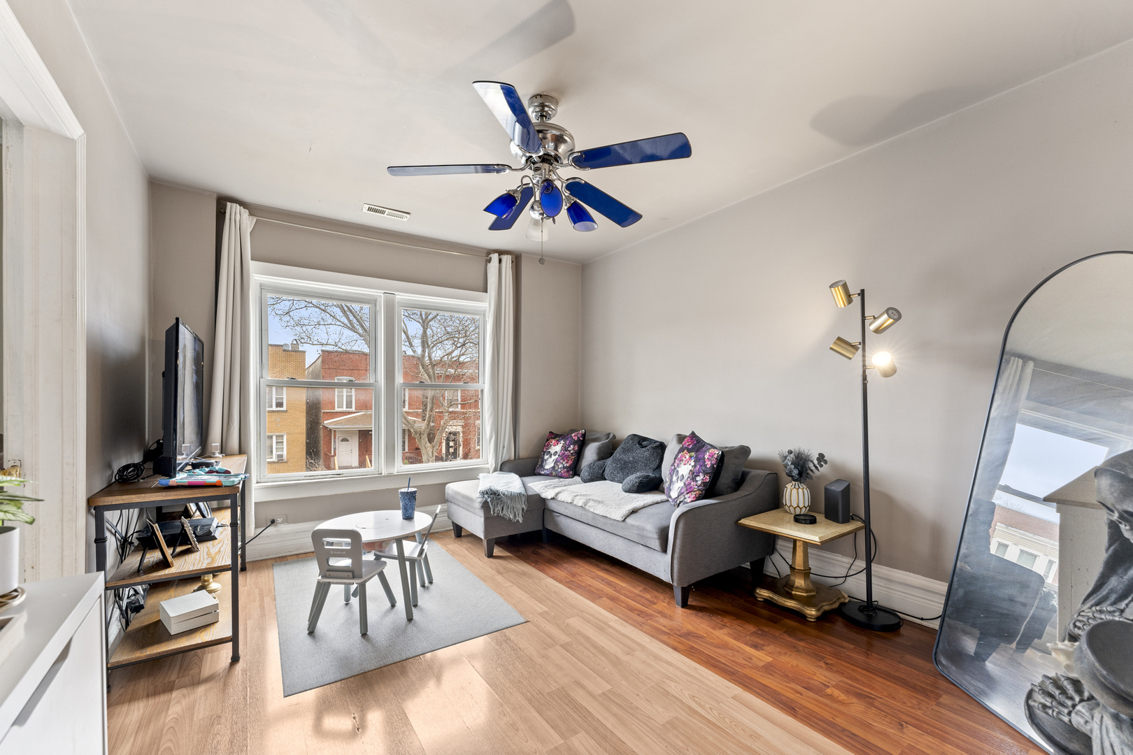 3427 W Le Moyne Street