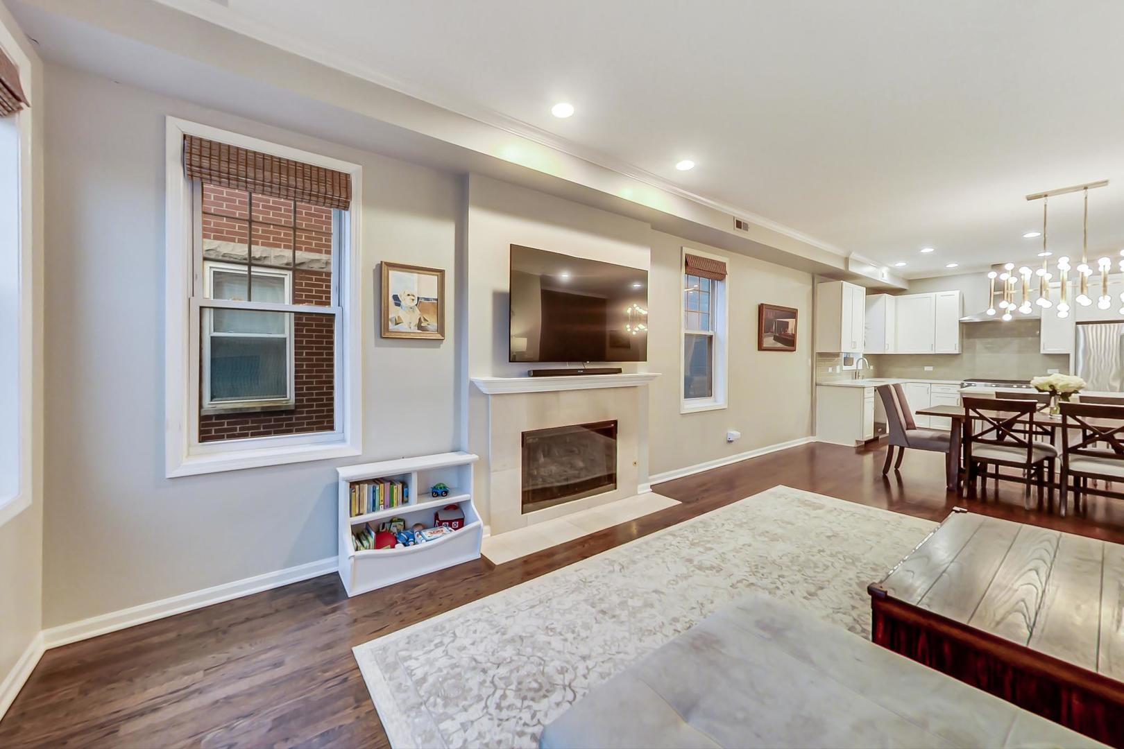 1328 W Belmont Avenue 3W