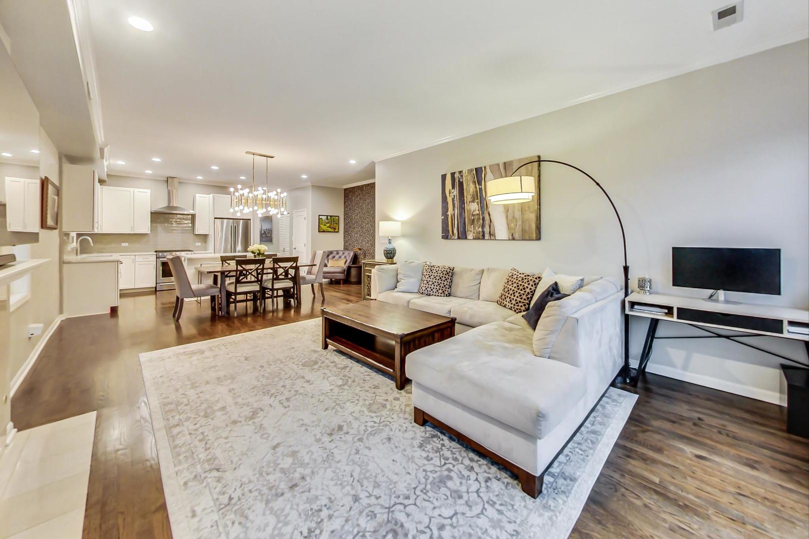 1328 W Belmont Avenue 3W