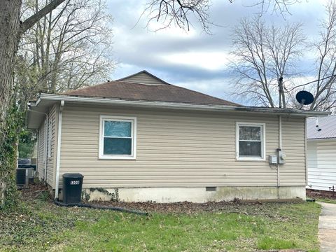 Tiny photo for 1308 Maple Street, Murphysboro, IL 62966 (MLS # 12595430)