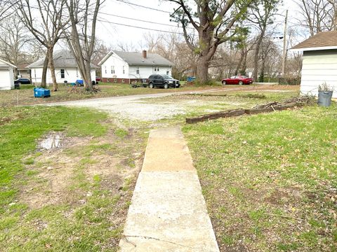Tiny photo for 1308 Maple Street, Murphysboro, IL 62966 (MLS # 12595430)