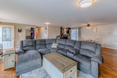 Tiny photo for 640 Williams Drive, South Elgin, IL 60177 (MLS # 12581941)