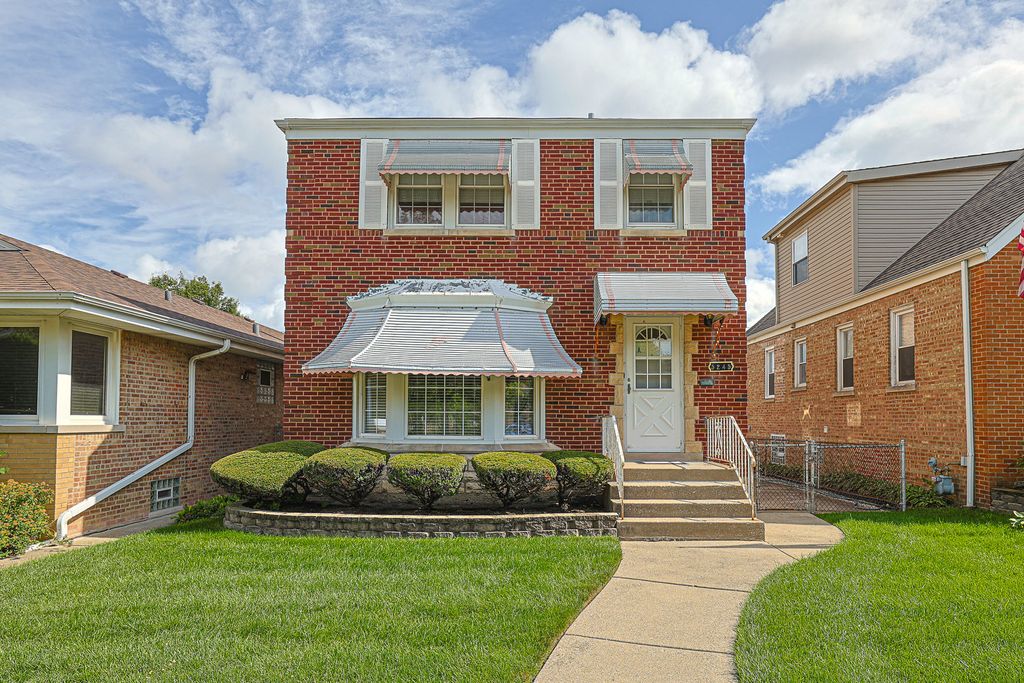 Photo for 5245 N Rutherford Avenue, Chicago, IL 60656 (MLS # 12480774)