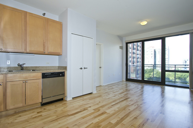 1 E 8TH Street 802