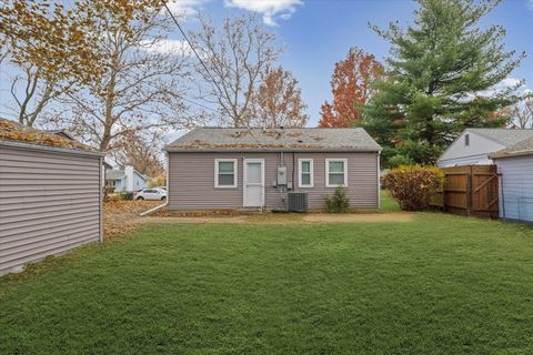 Tiny photo for 709 E Michigan Avenue, Urbana, IL 61801 (MLS # 12523911)