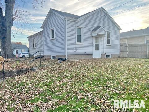 Tiny photo for 2102 W 17TH Street, Davenport, IA 52804 (MLS # QC4269521)