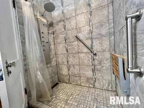 Tiny photo for 2102 W 17TH Street, Davenport, IA 52804 (MLS # QC4269521)