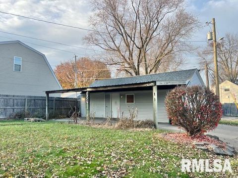 Tiny photo for 2102 W 17TH Street, Davenport, IA 52804 (MLS # QC4269521)