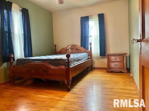 Tiny photo for 2102 W 17TH Street, Davenport, IA 52804 (MLS # QC4269521)