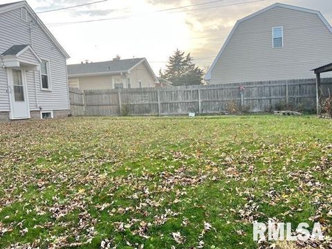 Tiny photo for 2102 W 17TH Street, Davenport, IA 52804 (MLS # QC4269521)