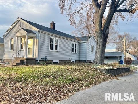 Tiny photo for 2102 W 17TH Street, Davenport, IA 52804 (MLS # QC4269521)