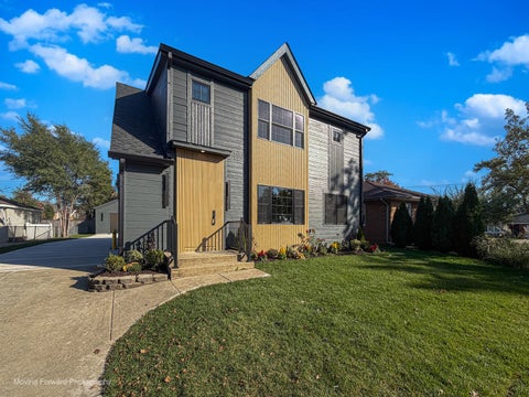 Photo of 857 S Poplar Avenue, Elmhurst, IL 60126 (MLS # 12792118)