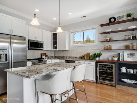 Tiny photo for 653 W BARRY Avenue #2S, Chicago, IL 60657 (MLS # 12631594)